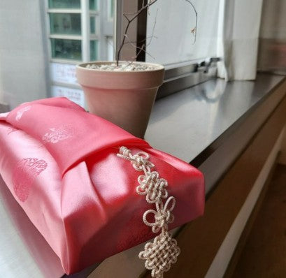 Korean Style Bojagi Gift Wrap with White Chrysanthemum Norigae – Pink Set