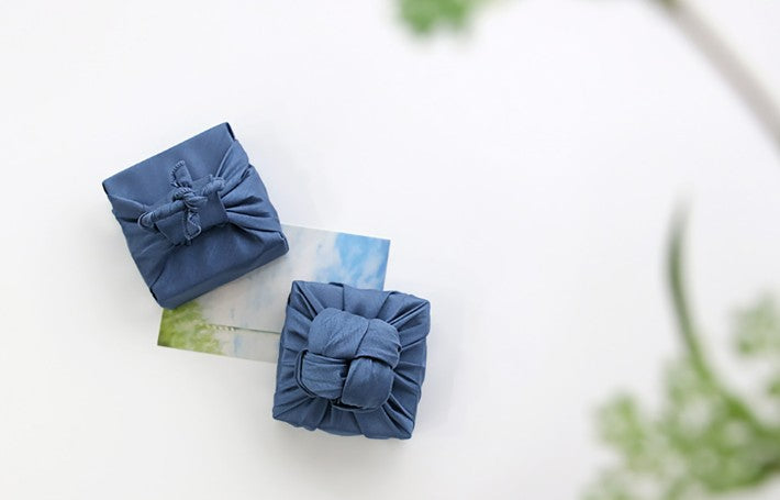 bojagi gift wrap — single-layer — Sky Blue — 50 cm — rosette knot on solid ivory background